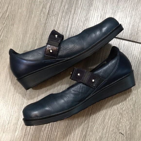 Naot Honesty Ink Navy Blue Leather Mary Jane Loafers size 37 USA 6-6.5 - Picture 10 of 11